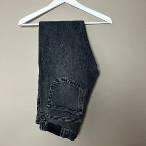 Weekday Jeans - W 28 