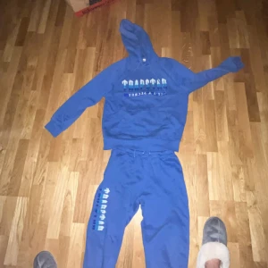 Trapstar tracksuit  - Skick 8/10 kp för mer info!