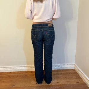 Lågmidjade jeans  - vintage jeans!💕 Midjemått( rätt över): 37cm Inerbenslängd: 71cm Lårmått ( rätt över):25cm    Köp gärna via ”KÖP NU”💖 Skriv ifall ni har några frågor eller funderingar // perfectjeans🫶