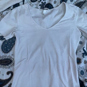 Basic topp! - Säljer för den inte kommer till användning, stl Xs, 50kr
