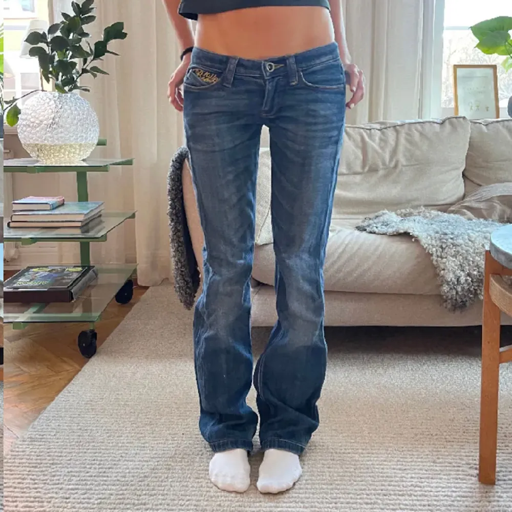 Så snygga lågmidjade jeans!! . Jeans & Byxor.
