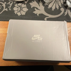 Air force 1  - Helt nya vita Nike air force 1 aldrig använda säljes.