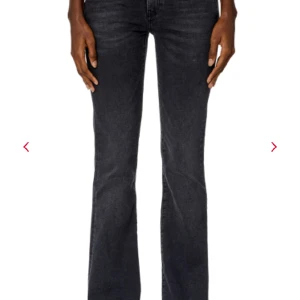 Diesel jeans - Säljer dessa supersnygga jeans från diesel, storlek 26/32 då de tyvärr var förstora. Modellen är d-ebbey 1969. Jeansen är slitna vid hälen men det märks knappt💞💞 Hör av er vid frågor!💞💞
