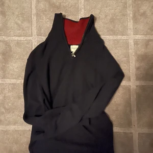 Richmond half-zip - En richmon half- zip, tröjan är i storlek Xl men passar även L