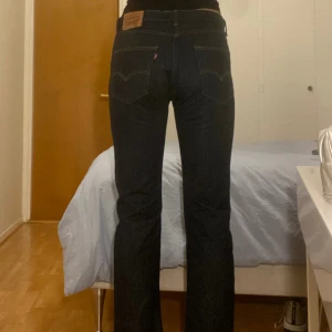 Levi’s 501  - Mörkblåa Levis 501 Storlek: W36 & L34. Säljer pågrund av fel storlek, nyskick. Passar både dam och herr.