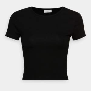 Säljer denna jättesnygga tajta t-shirten ifrån bikbok i storlek S. Säljer pågrund av att jag inte gillar hur den sitter på mig❤️ Bra skick, som ny❤️ köpt för 149kr men säljer för 20kr