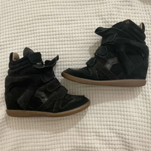 Isabel marant skor - Säljer svarta isabel marant skor! Storlek 40 Skick 8/10