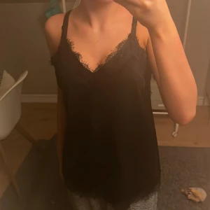 spets linne - helt i nyskick, köpt för 200kr! 💕