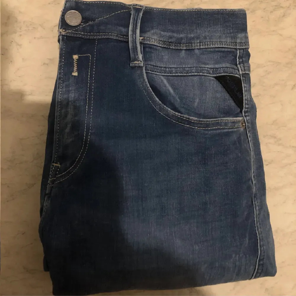 Otroligt snygga Replay anbass jeans hyperflex i storlek 30/30👖(knappt använda) skriv vid frågor och funderingar!. Jeans & Byxor.