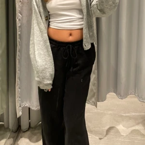 Linnebyxor - Säljer dessa svarta linnebyxor från Zara i strl S❤️