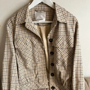 Jacka co’coutore - Jacka köpt från Nelly för några år sedan. Användt flitigt men fortfarande i bra skick. Jag tror originalpriset låg runt 900 kr