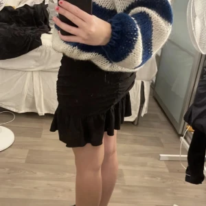 Kjol - Läs bio! Svart kjol som aldrig kommit till användning❤️