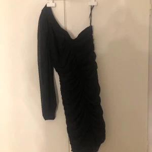 Klänningen  - Köpte nyss men passade inte så säljer 💕💕