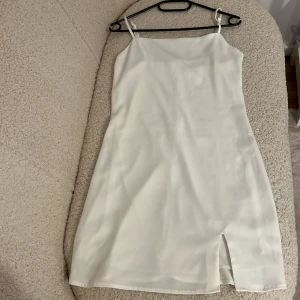 Silkesklänning - Använt en gång💓💓 kolla andra bilden innan du trycker på köp nu🫶priset går att diskutera!