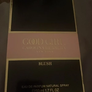Parfym good girl blush  - En oöppnad Carolina Herrera good girl blus 50ml köpt för 1230kr  kom med prisförslag 