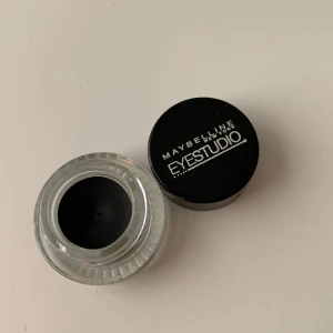 Gel eyeliner by Maybelline - Helt ny gel eyeliner by Maybellin New York eyestudio black 
