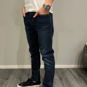 Nudie Jeans - Tjenare, säljer dessa fräscha och snygga Nudie jeans, oerhört bekväma och använda ett få par gånger! Storlek 31-32