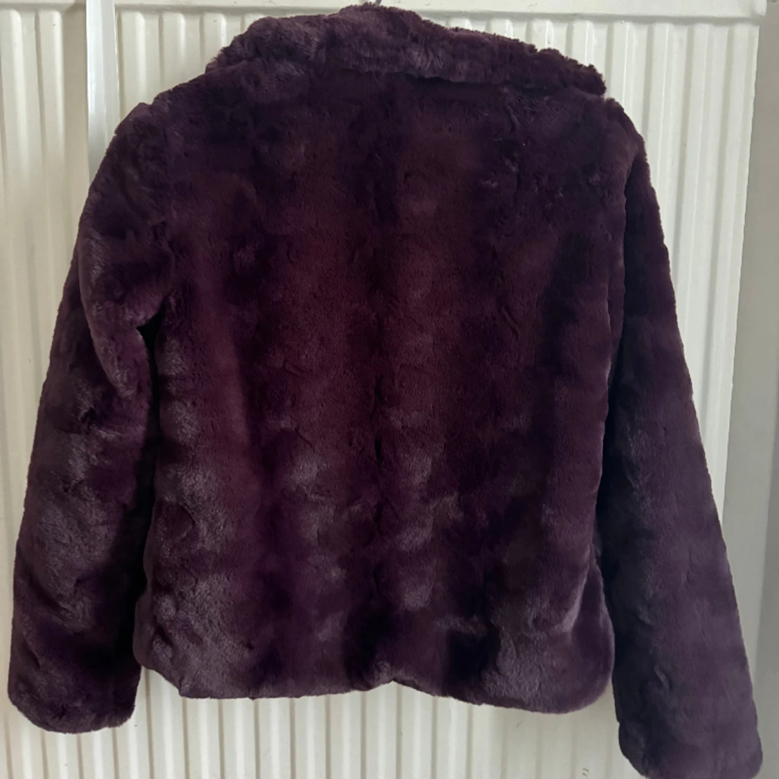 Vinröd pälsjacka - 90