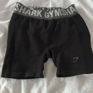 Gymshark shorts - Gymshark shorts storlek XS, superfint skick inga defekter eller hål som nya!🖤