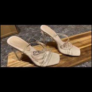 Asos klackar  - 10 cm klackar  Bara använda en kväll, det är som nyskick 