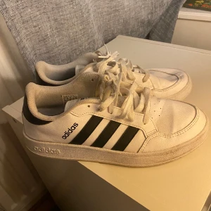 Adidas skor  - Fin skick på dem stolek är 41