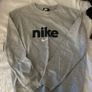 Nike sweatshirt i xs aldrig använd 