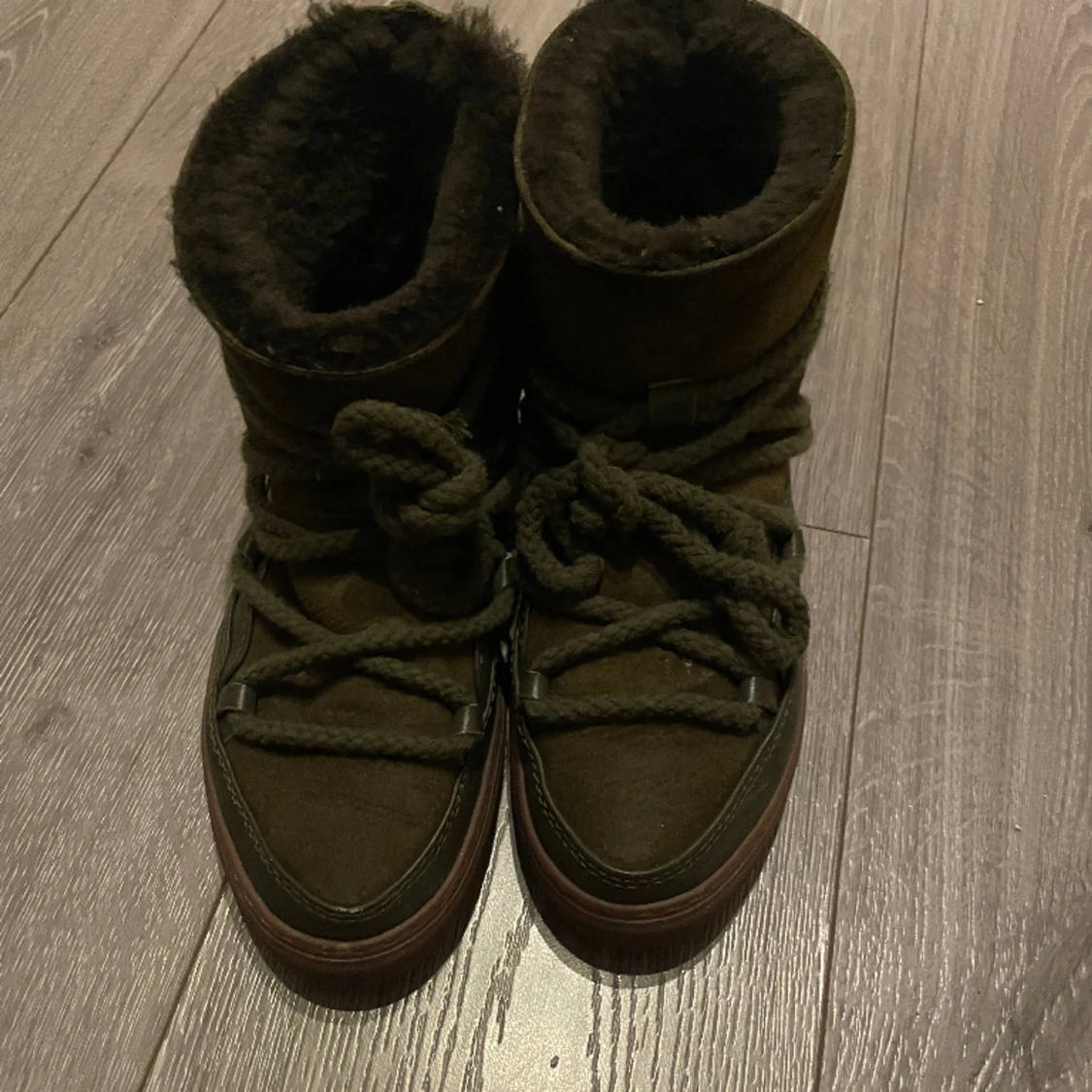 inuikii gröna stl 38 som nya  - 90