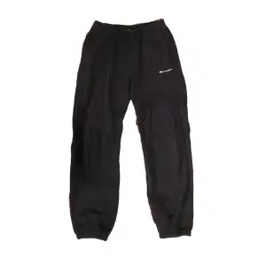 Ett par mörkgrå/svarta mjukisbyxor från Nike. Använda men i bra skick! De är i storlek XL i barnstorlek, skulle säga att de är som en storlek S i dam och XS i herr