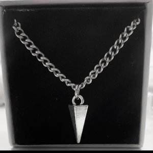 HALSBAND  - Super snyggt halsband. Köp en för 129kr. Modell 