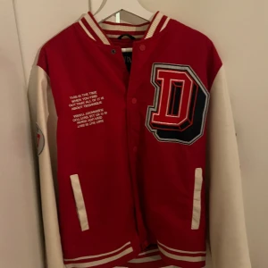 Collegejacka - Collegejacka från Zara i ganska bra skick, priset är EJ hugget i sten.