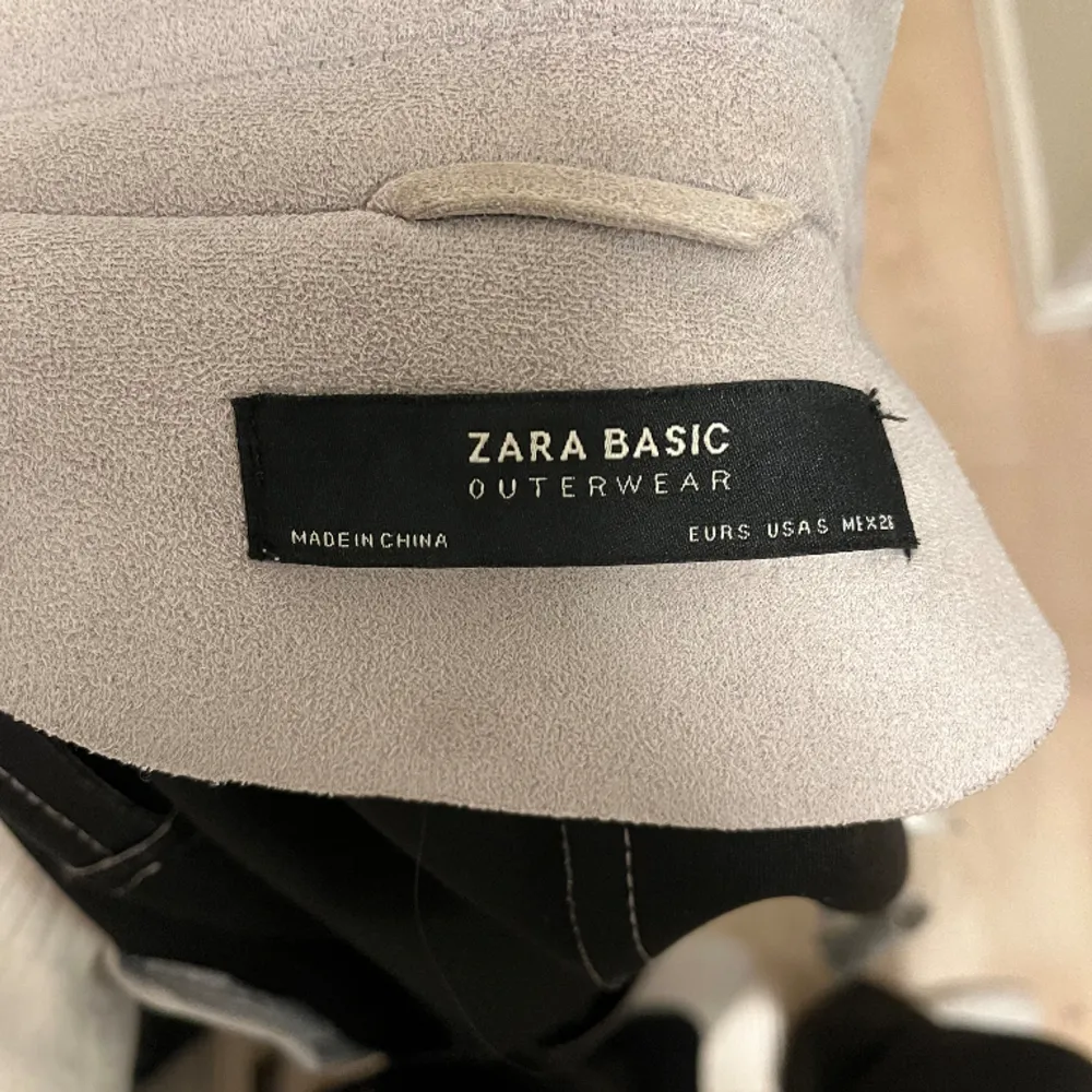 Fin beige jacka från Zara ❤️‍🔥i storlek S. Jackor.