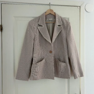 Kavaj vintage - Vintage rutig kavaj med spetsdetaljer