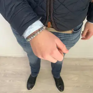 Sten armband hämta hem sommarens grischigaste armband Skriv i meddelande om ni vill köpa fler produkter på samma order så löser vi de 