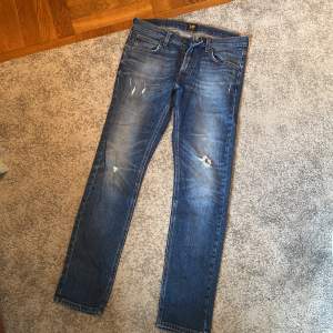 Lee jeans, W30, L 32. Mer Slim fit i modellen LUKE, ny pris 1099kr