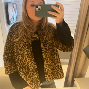 Leopard päls jacka - Cool trekvartsärm leopard jacks