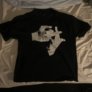 Whole Lotta Red Merch T-shirt  - Playboi Carti Whole Lotta Red Merch T-shirt Storlek S Passar S/M Knappt använd 