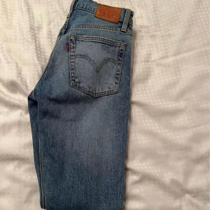 LEVIS 501 - Säljer jätte fina Levis byxor för 400kr! 
