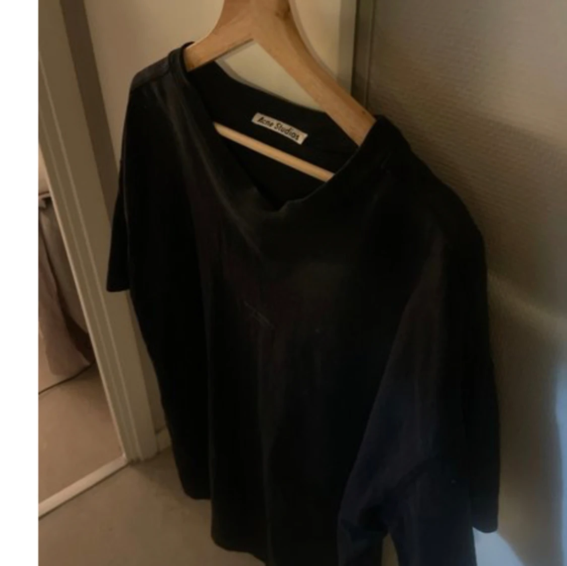 ACNE STUDIOS T-SHIRT funkar som oversized för tjej  - 91