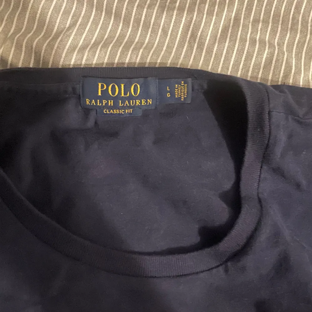 Jag säljer min Ralph Lauren t shirt eftersom den är för stor och därför alldrig använts! Bra kvalitet och inga fläckar skador! Ny pris 700. T-shirts.