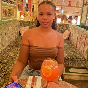 Korsett topp - En super fin korsett topp som jag köppt i Paris på Zara. Säljer den för den inte kommer till andvändning längre men den är i super bra skick och super snygg!!