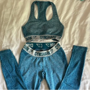 Träningstights och topp från Gymshark  - Träningstights och topp från Gymshark i stl S.