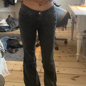 Gina tricot perfect jeans - Säljer pga att de är lite för stora för mig, sparsamt använda. Osäker på nypris men gina-jeans brukar kosta runt 500.💕 (10% vid köp av 2-3 saker, 20% vid köp av 4+ saker!)