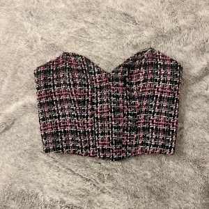 Korsett från Zara - Säljer denna fina korsetten från Zara som endast är använd en gång så i superskick ❣️ Strl XS, säljer för 100:- 💘