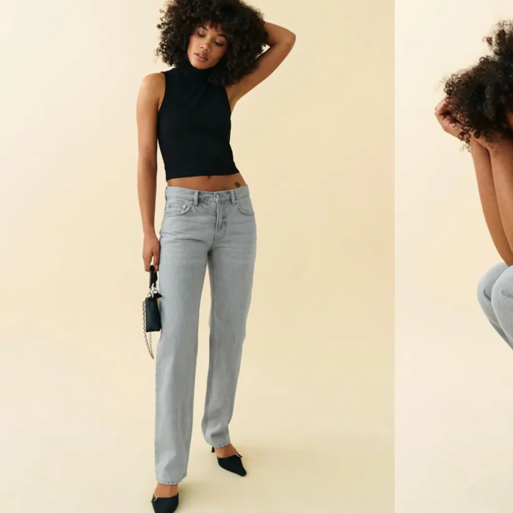 Säljer dessa gråa jeansen då de är för stora💖 De är lågmidjade. Jeans & Byxor.