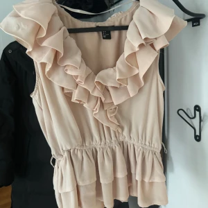 Volangblus  - Säljer min volangblus 