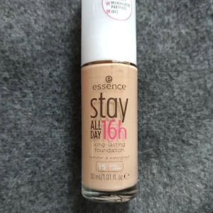 Helt ny foundation  - Ny foundation Färg Soft Cream 