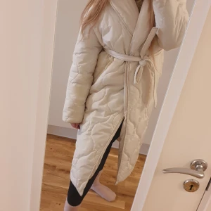 Nakd jacka - Jättefin varm na kd jacka köpte den för 1200:-  Säljer den för 350 :-   Mvh 