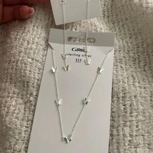 Glitter halsband och örhängen  - Helt nytt halsband och matchande örhängen från glitter i silver