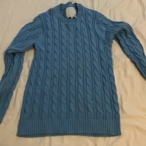 Stickad tröja - Säljer den här riktigt najsiga tröjan från lager 157, har användt den 2-3 gng