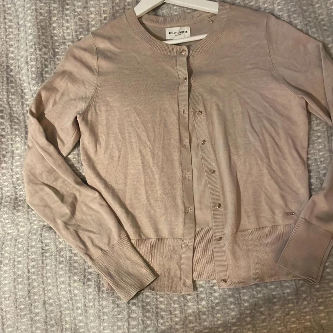 JĂ€ttesnygg koftađ